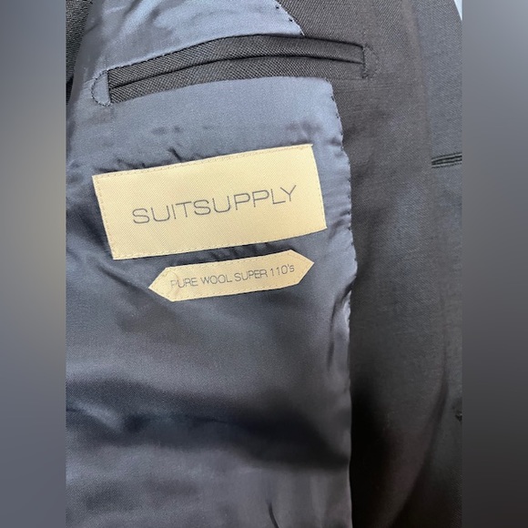 Suitsupply Size 34R Navy suit with 30/30 pant. Like New… hardly warn. - Picture 2 of 6